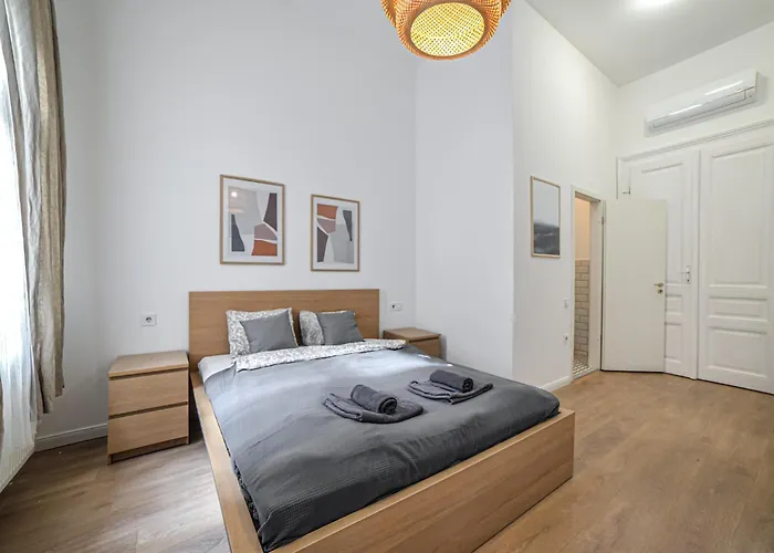 Cosy Corner - Csengery Street *